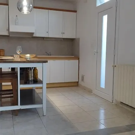 Charmante Maison T2 Plein Pied Avec Exterieur - Calme - Parking Facile Et Gratuit, Aux Arenes Villa *