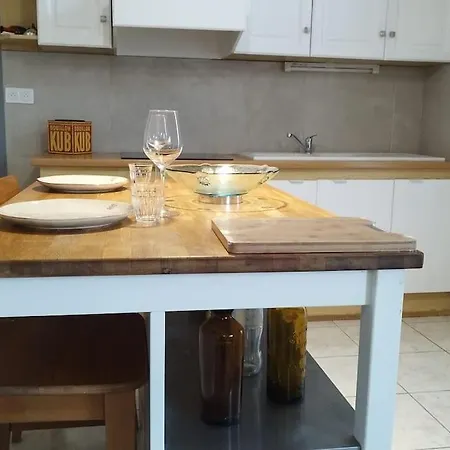 Charmante Maison T2 De Plein Pied Avec Exterieur Calme Aux Arenes