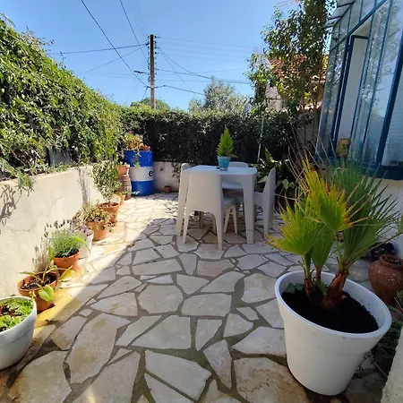 Charmante Maison T2 Plein Pied Avec Exterieur - Calme - Parking Facile Et Gratuit, Aux Arenes *