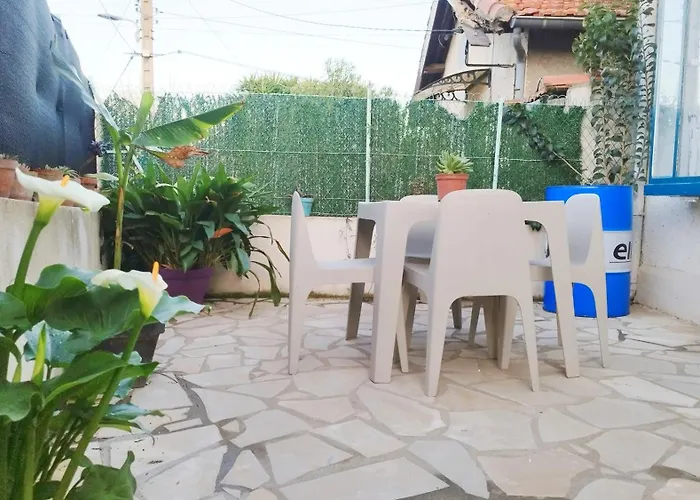 Charmante Maison T2 De Plein Pied Avec Exterieur Calme Aux Arenes Villa *